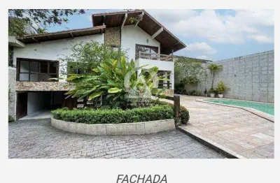 Casa de luxo com 7 quartos, sendo 5 suítes, piscina, sauna, área gourmet em condomínio fechado na barra da tijuca