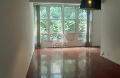 Excelente imóvel de 2 qts, frente, com vaga, no coração de copacabana