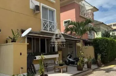 Casa triplex com 4 quartos, sendo 2 suítes - recreio dos bandeirantes - 2 quadras da praia