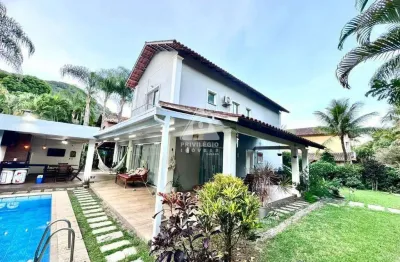 Casa espetacular em condomínio nobre de vargem grande com 4 suítes, piscina e energia solar