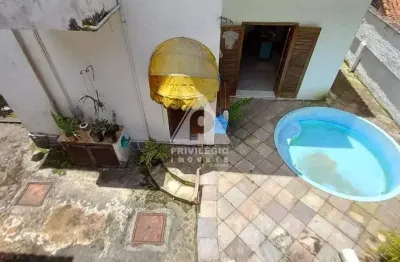 Casa jardim botânico com 4 quartos, área de recreação, piscina, estacionamento coberto.