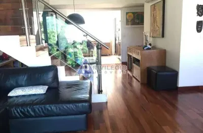 Cobertura triplex em uma das ruas mais cobiçadas de botafogo - rj