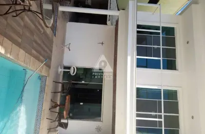 Vendo casa no recreio dos bandeirantes 3 quartos, 1banheiro 1 lavabo e piscina3,5 km da praia