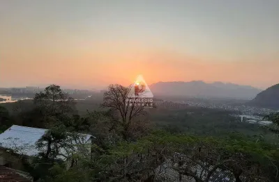 Casa com 4 quartos + apartamento independente | condomínio village das pedras