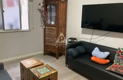 Humaitá! excelente apartamento composto de 2 quartos com armários!