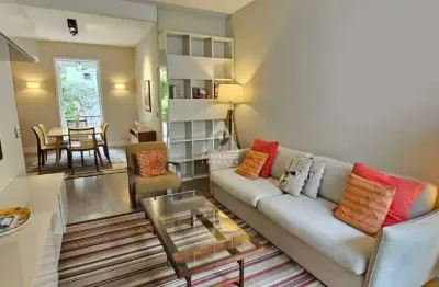 Charmosa cobertura duplex reformada com terraço privativo – 130 m²!