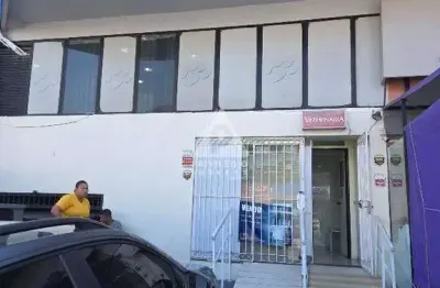 Loja comercial versátil e espaçosa no coração do jardim oceânico