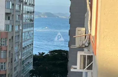 Maravilhoso sala quarto com vista lateral mar, apenas a uma quadra da praia.