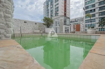 Cobertura duplex de 250m² em ipanema: 3 suítes, piscina, churrasqueira e vista para a praia