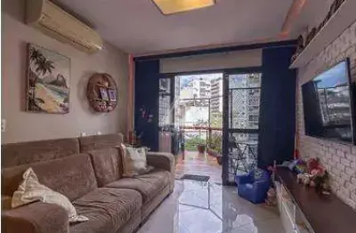 Apartamento dúplex, 2 quartos, reformado à venda no flamengo – varanda, vaga e infraestrutura completa