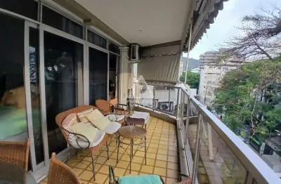 Apartamento sala dois quartos/suíte, varandão, sendo frente de rua vista livre, vaga de garagem e portaria 24h a venda em botafogo.
