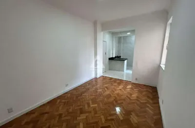 Apartamento de 2 quartos, reformado com vaga no rio comprido