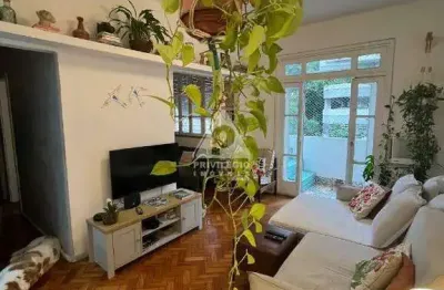 Apartamento de 3 quartos, com varanda, reformado, em rua nobre e sem saída em laranjeiras