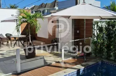 VENDO - Casa Duplex com 4 Quartos (3 Suítes) no Condomínio Dom José II – Vargem Pequena