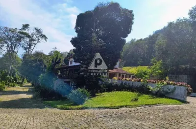 Casa exclusiva em terreno de 40mil m² em condomínio no itanhangá