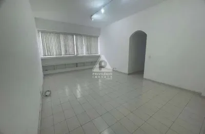 Privilégio imóveis vende em botafogo: apartamento composto por 3 quartos, sala ampla, cozinha, área de serviço, dependência completa, vaga de garagem.