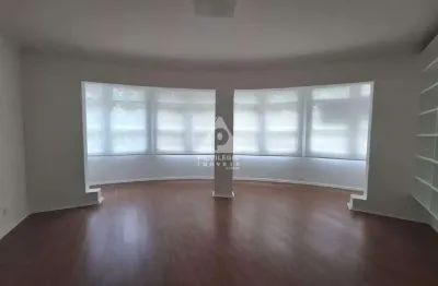 2 quartos com vaga na av. ataulfo de paiva, reformado no leblon!