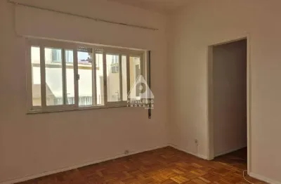 Oportunidade no humaitá! apartamento de 2 quartos e dependência com 72m2