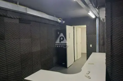 Loja em prédio comercial frente em botafogo (rj) – 514 m², 11 vagas, segurança 24h - oportunidade única