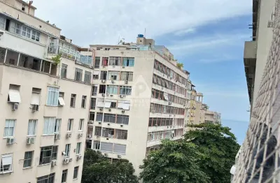Vendo apartamento 3 quartos com vaga com 130m² em andar alto no posto 4, copacabana / rj.