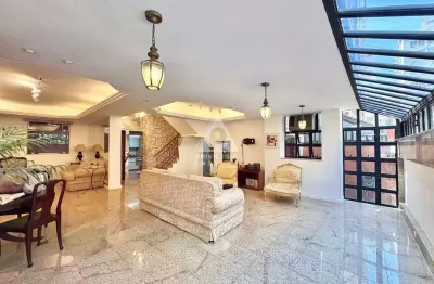 Casa de 4 quartos, 1 suíte com closet, sauna , sala ampla e dependência de empregada.