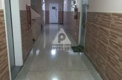 Sala Comercial no Centro do Rio de Janeiro (117 m²) - Venda R$ 400.000