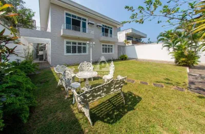 Casa Duplex 4 Quartos, sendo 3 suítes, piscina, sauna, no Condomínio Lafayette- Barra da Tijuca