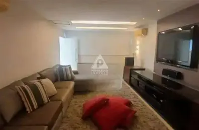 ?? Mansão térrea de alto luxo com quadra de tênis no coração da Barra da Tijuca à venda