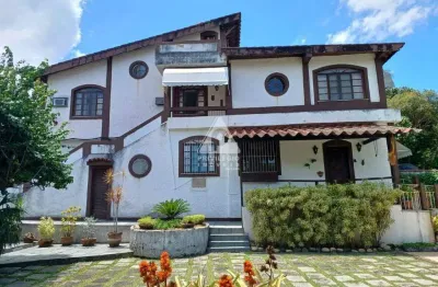 Casa duplex, 3 quartos, 3 banheiros, dependência, piscina, jardim em Freguesia (Jacarépagua).