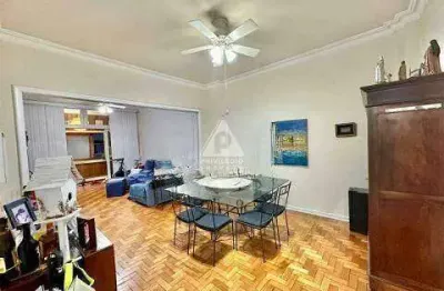 Três quartos com uma suíte e banheiro social, dependência com banheiro e vaga de garagem
