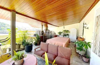 Cobertura duplex de quatro quartos com área externa e duas vagas