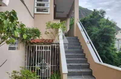 Longe do tumulto. rua emilio berla. entrada de pedestres pela rua pompeu loureiro.