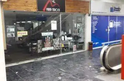 Loja comercial em excelente galeria próximo a rua bolívar! vazia!