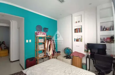 Saleta quarto reformado e mobiliado, quadra da praia, sol da manhã em copacabana