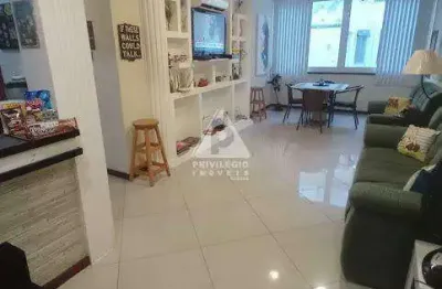 Apartamento reformado de 3 quartos, 2 banheiros, 95 m², arejado e silencioso.