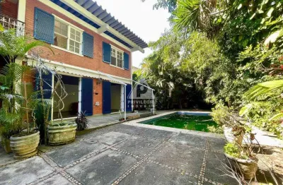 Sua família merece o paraíso: casa duplex com piscina e churrasqueira no jardim botânico!