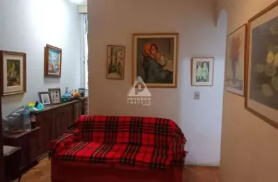 Posto 5! 50m² - quarto e sala com dependência em rua nobre de copacabana