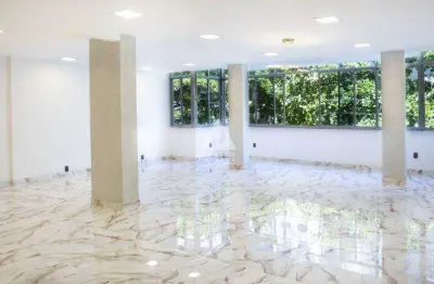 Salão, 3 quartos com 2 suítes. 4 banheiros ao total, vista lateral mar 165m²