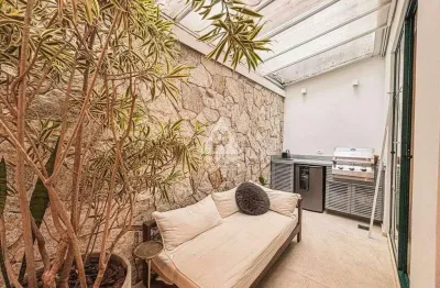 Garden reformado á venda no leblon, quadra da praia