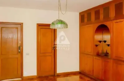 Espaçoso 2 quartos na rua cinco de julho – frente, com vaga escriturada!