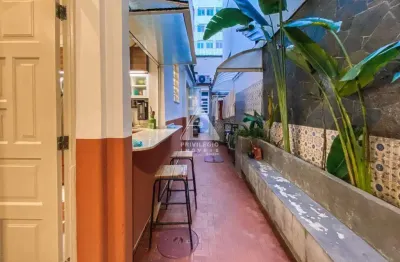 Apartamento tipo casa à venda, 2 quartos, área externa, 85m², botafogo/rj.
