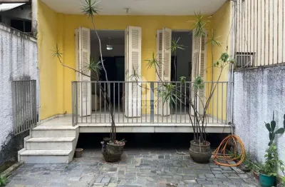 Apartamento térreo estilo casa bem iluminado, arejado e com espaço para toda família!
