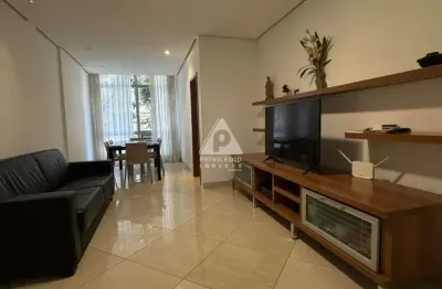 3 quartos com 1 suíte, 1 vaga de garagem. porteira fechada na melhor rua do leme!! 96m²