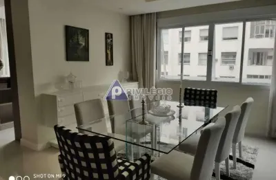 Excelente 3 quartos com vaga escriturada, totalmente reformado no posto 4!!!