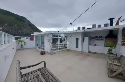 Cobertura duplex, 3 quartos sendo 1 suíte, 1 vaga na escritura, área externa, churrasqueira, posto 4 em copacabana.