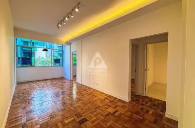 Apartamento reformado à venda em copacabana, rua nobre, 3 quartos, suíte e vaga de garagem - posto 3