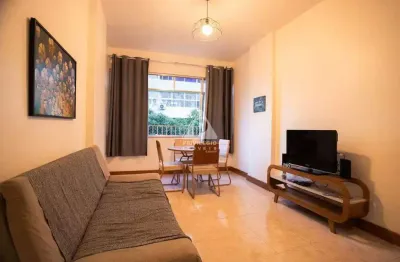 Apartamento 2 quartos amplos copa cozinha armários planejados claro arejado espaçoso.