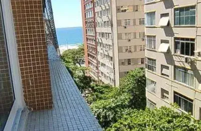 Apartamento reformado com vista lateral mar à venda no copacabana
