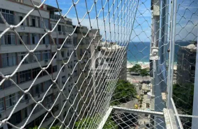 Incrível 2 quartos no coração de Copacabana com vista lateral para o mar!