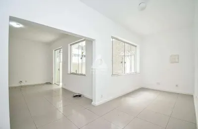 Av atlântica amplo apartamento com área externa 2 salas 3 quartos sendo 1 suíte e dependência completa